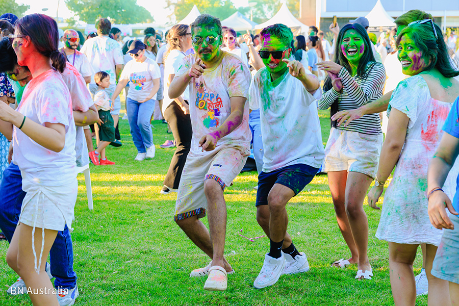 holi dancing boys